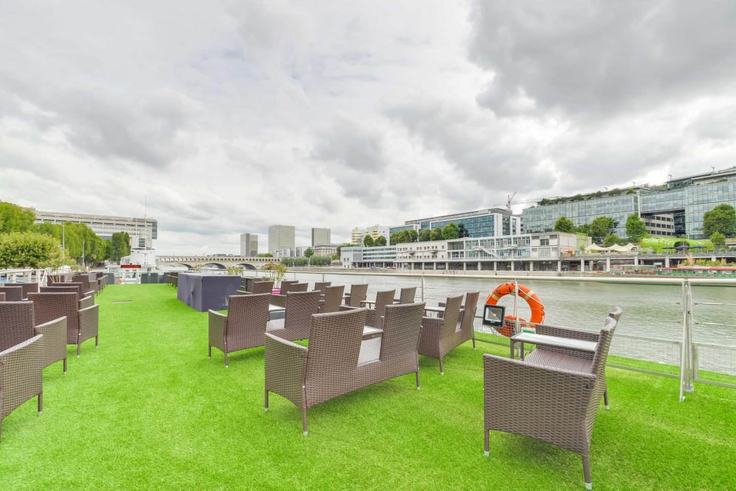 VIP Paris Yacht Hôtel