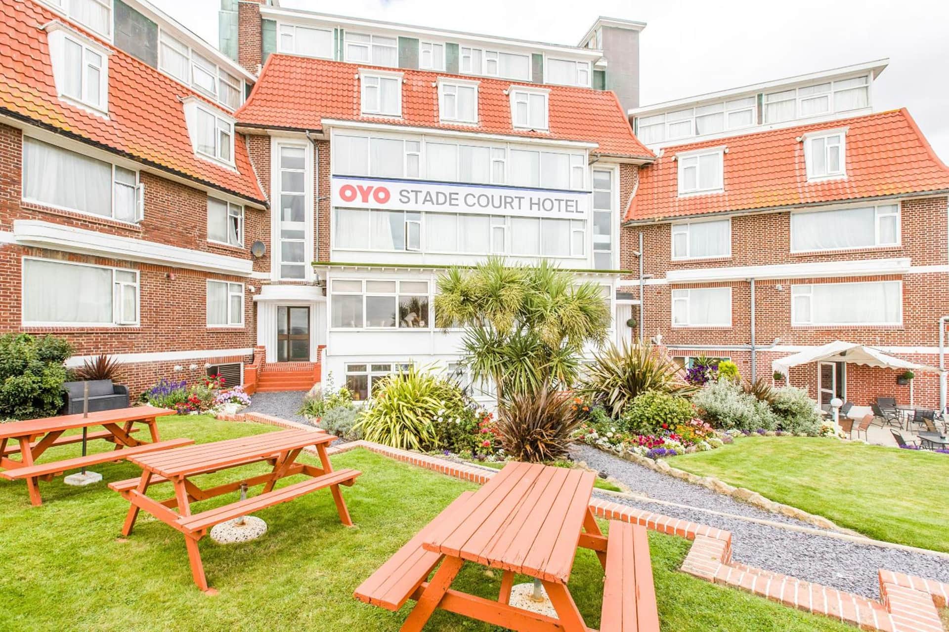 OYO Stade Court Hotel