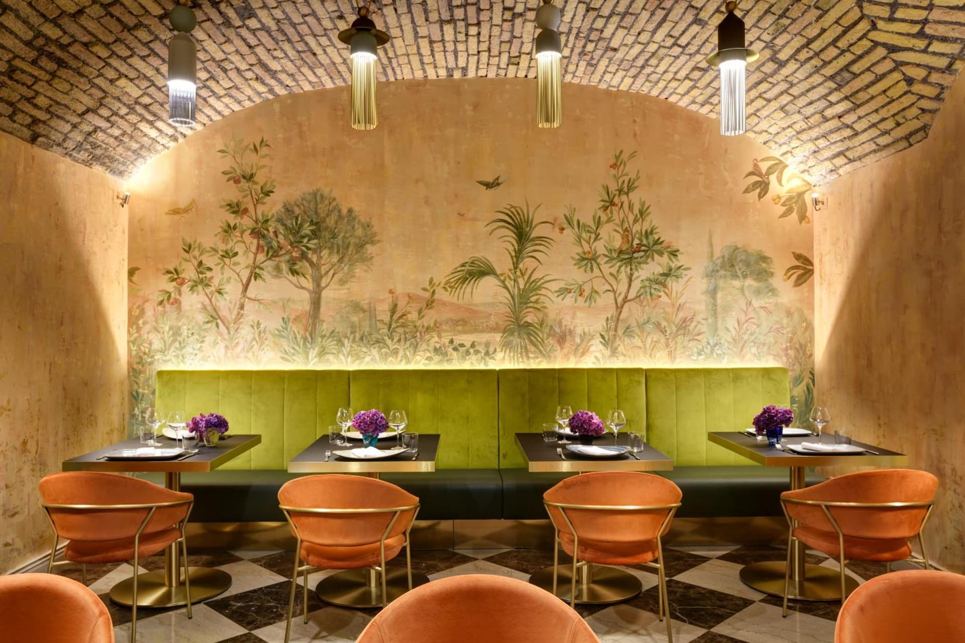 Leon's Place Hotel