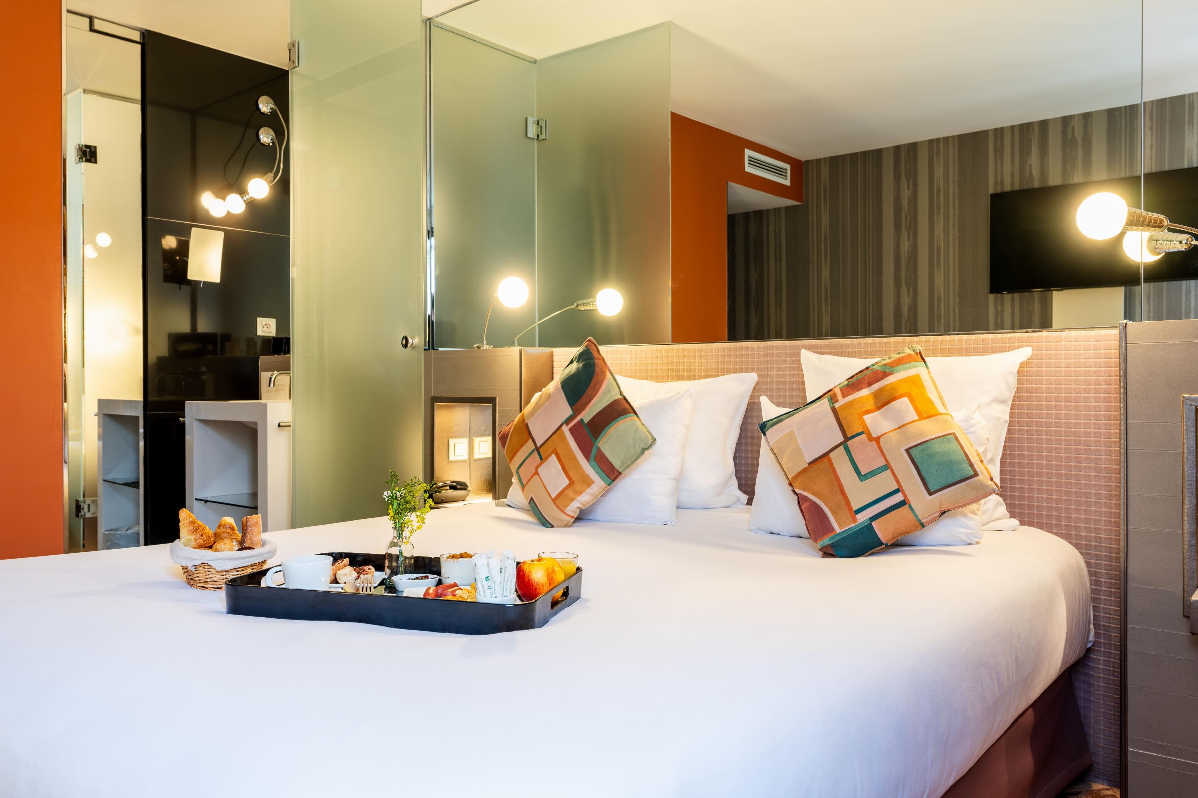 7 Eiffel Hotel by Malone