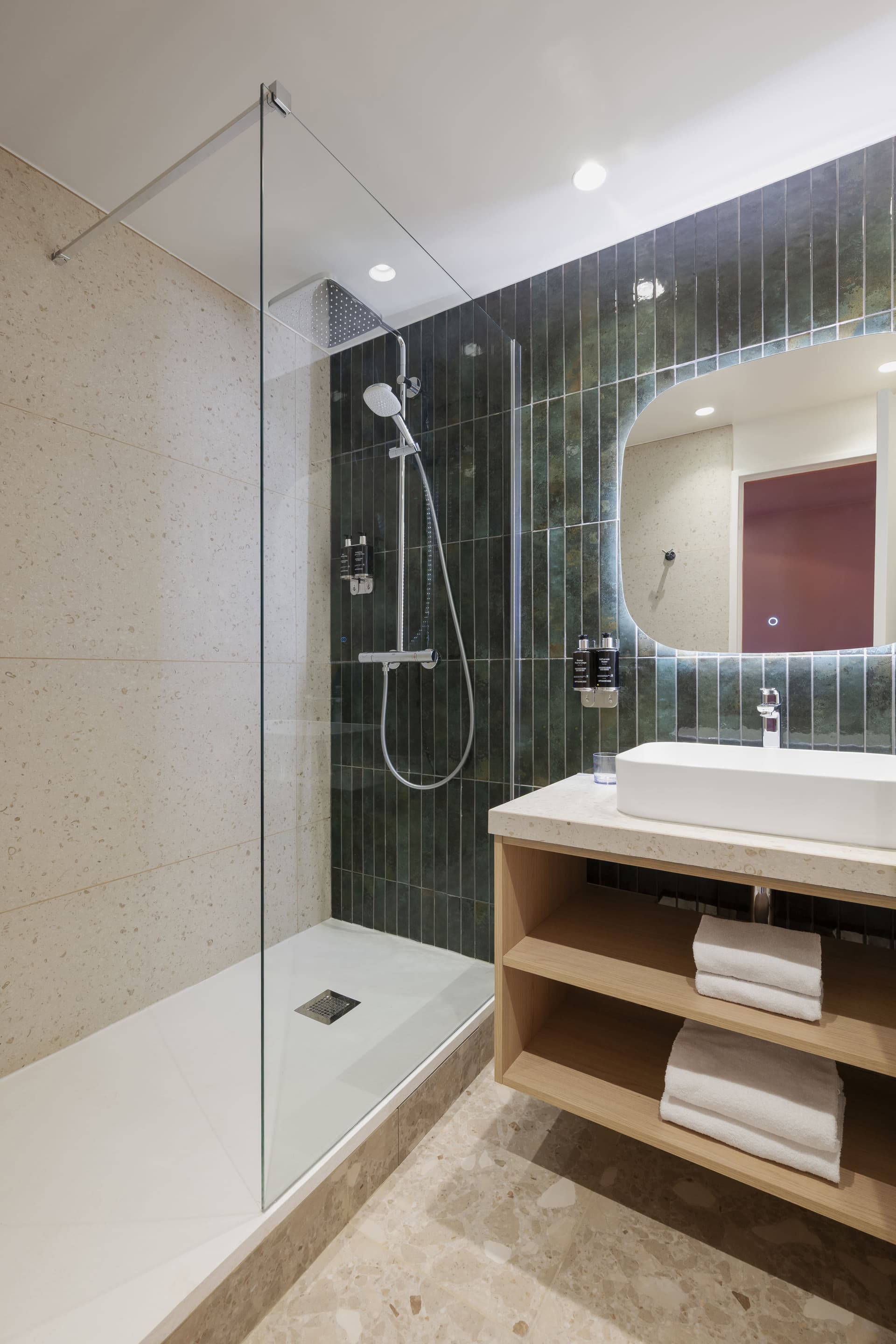 Hôtel Charlemagne by HappyCulture