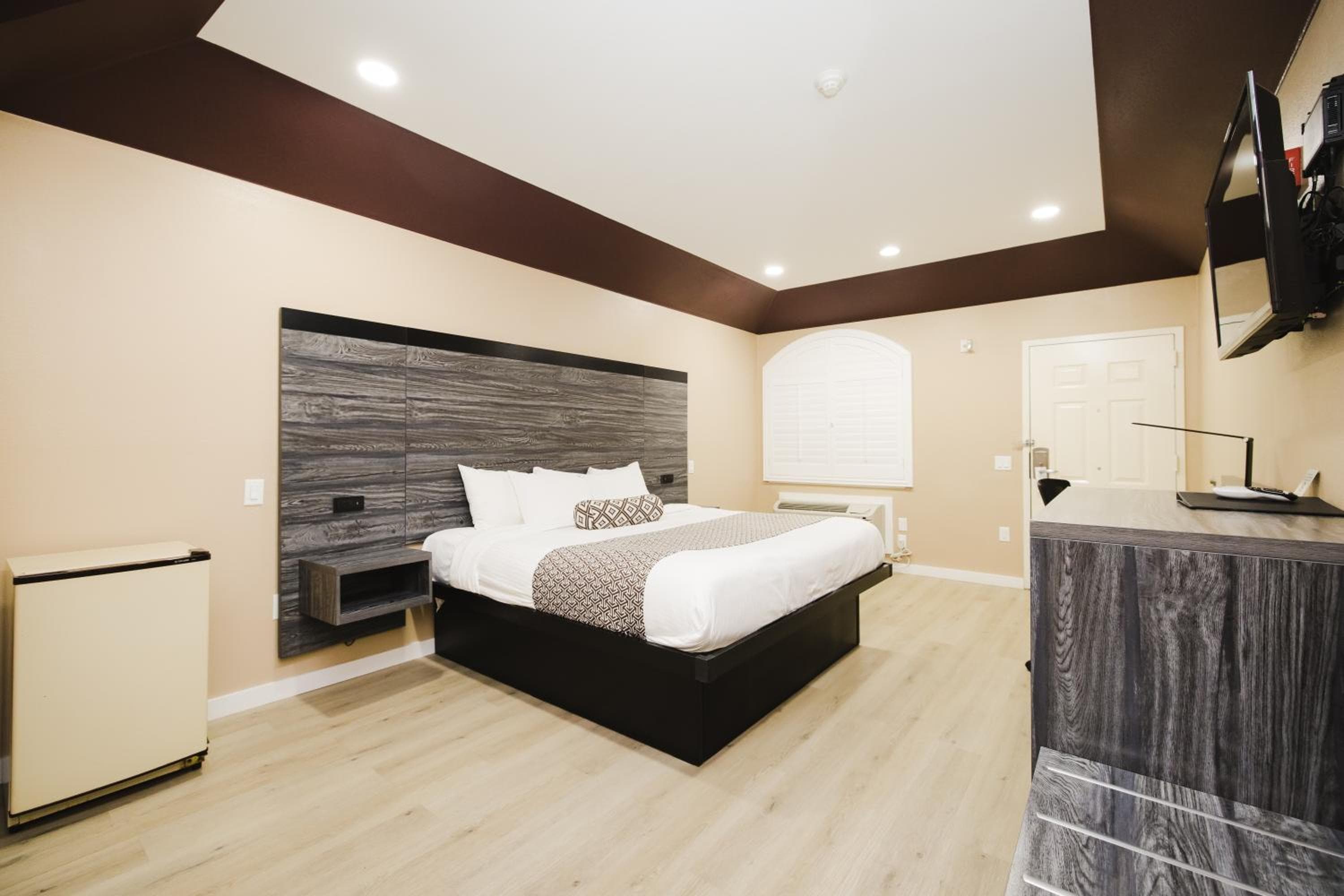 Sapphire Inn & Suites