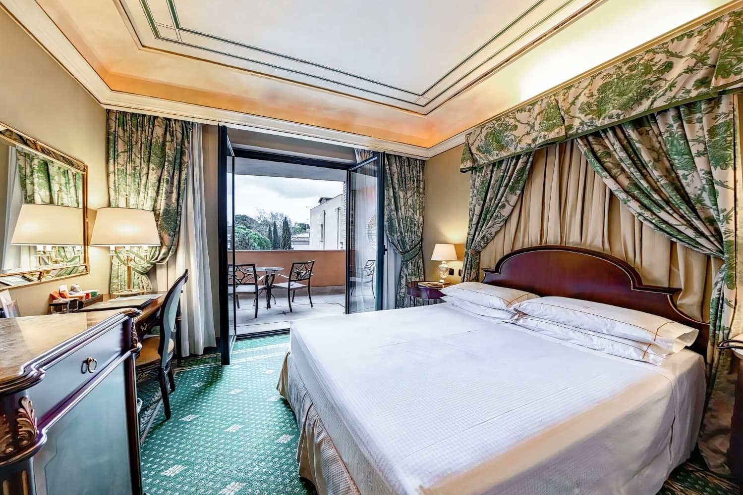 River Chateau Hotel