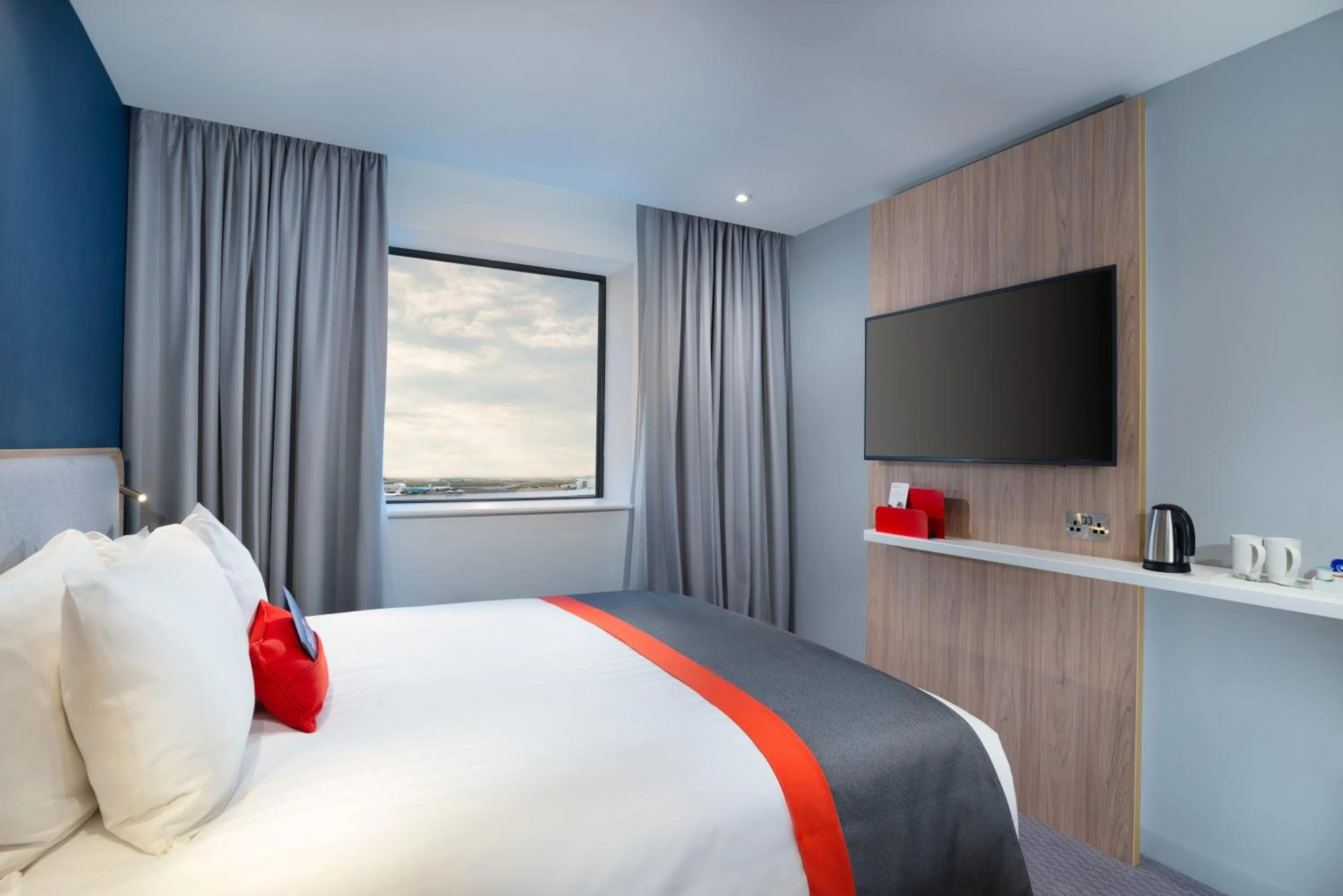 Holiday Inn Express London Heathrow T4, an IHG Hotel