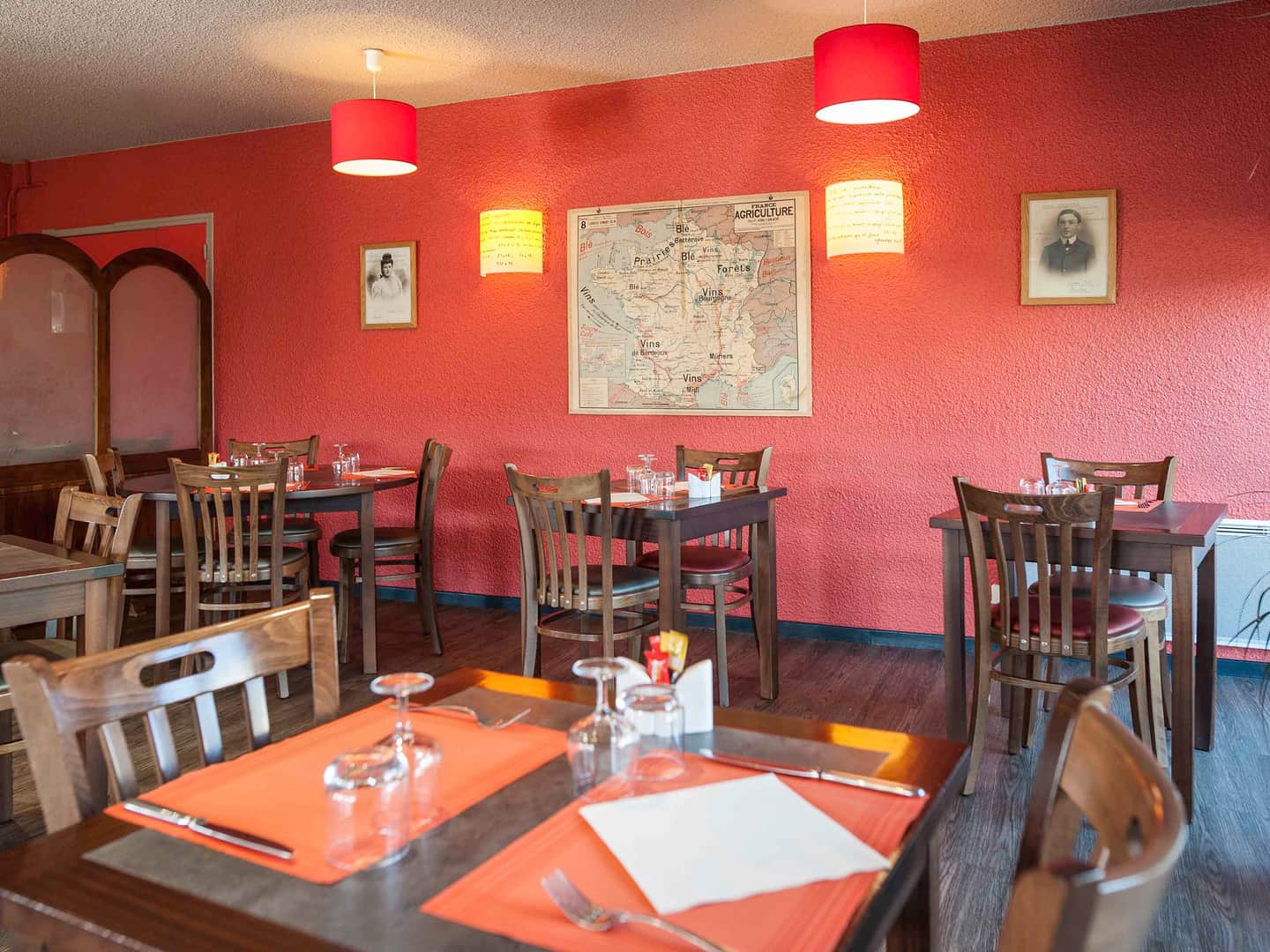 ibis Moulins South