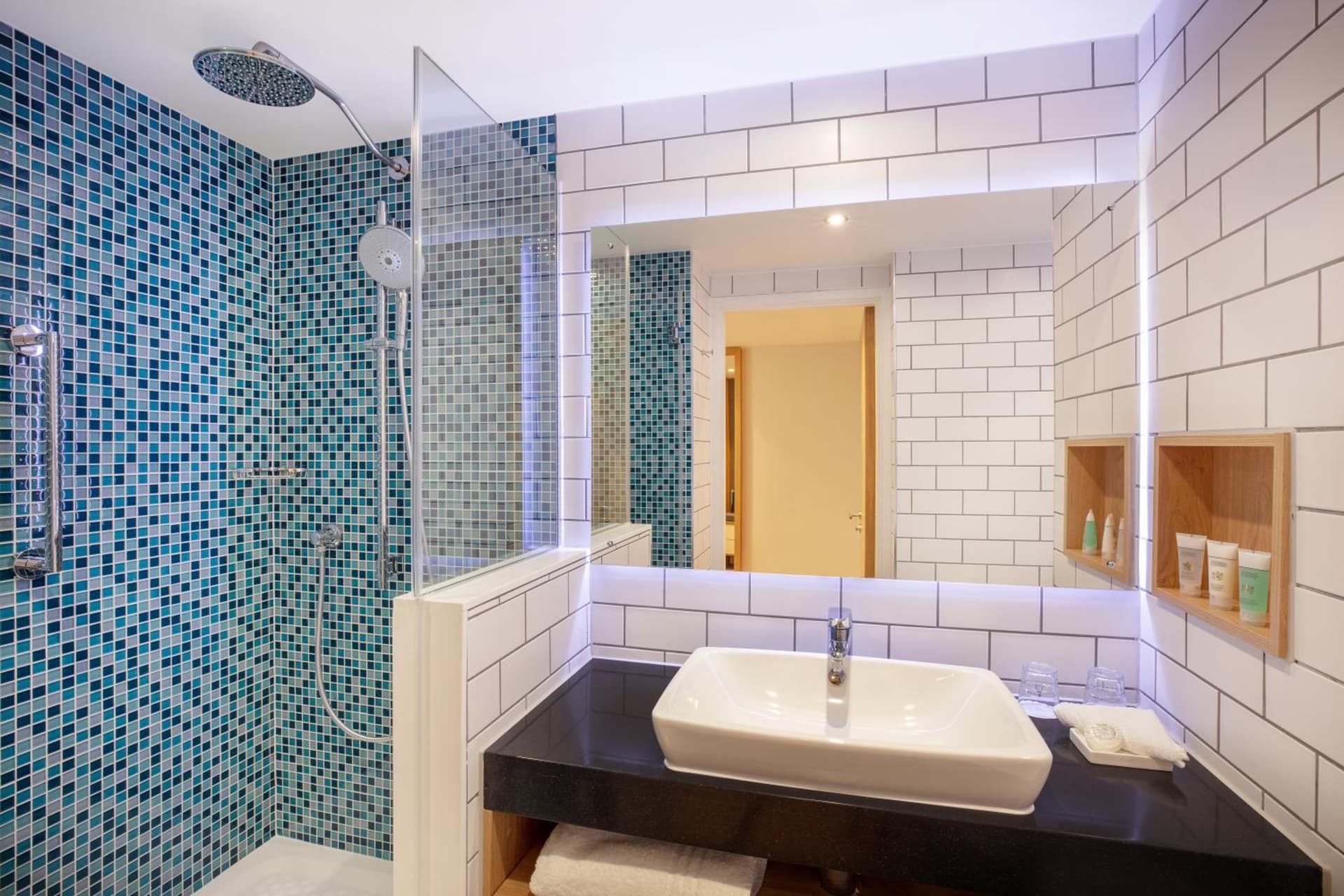 Holiday Inn London Heathrow - Bath Road by IHG