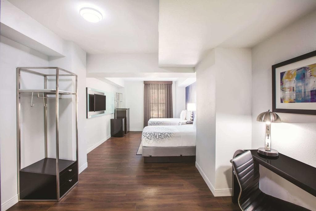 La Quinta Inn & Suites by Wyndham Dallas Downtown