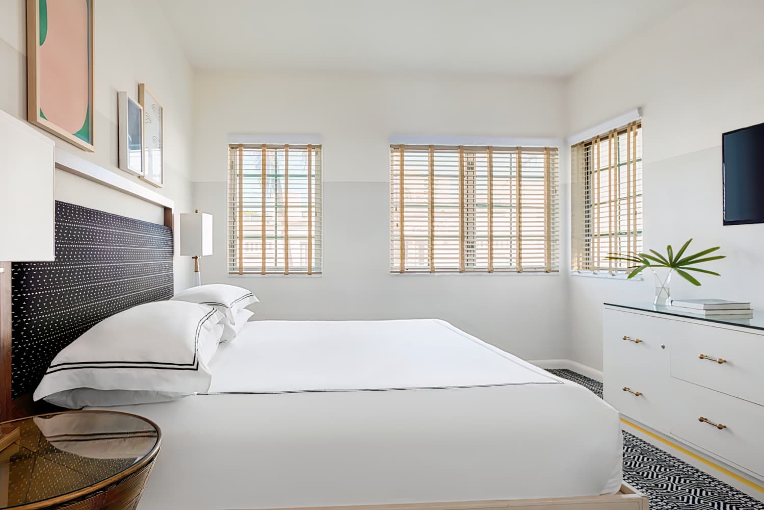 Kimpton Surfcomber Hotel, an IHG Hotel