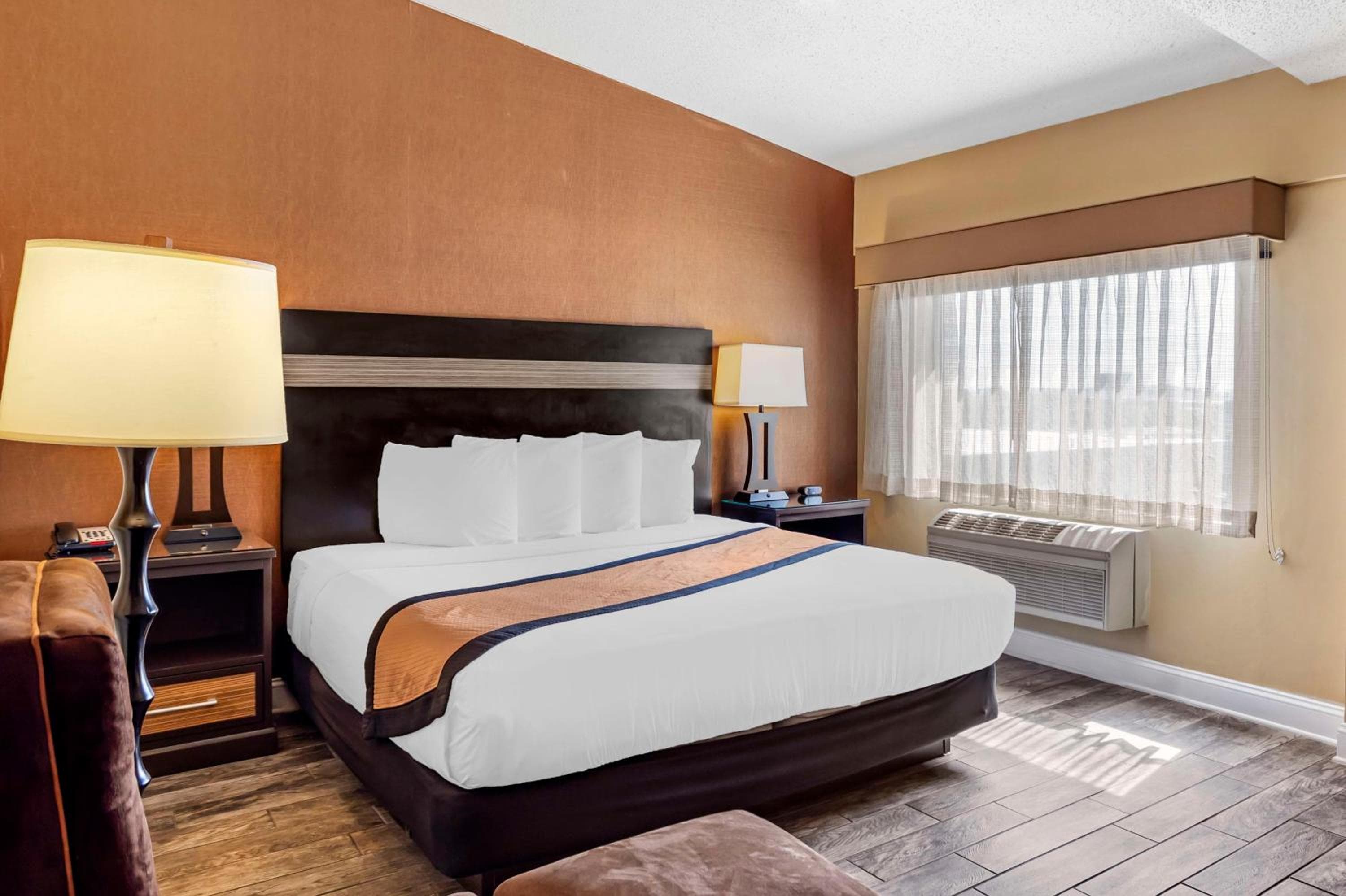 Best Western Plus Newark Airport West