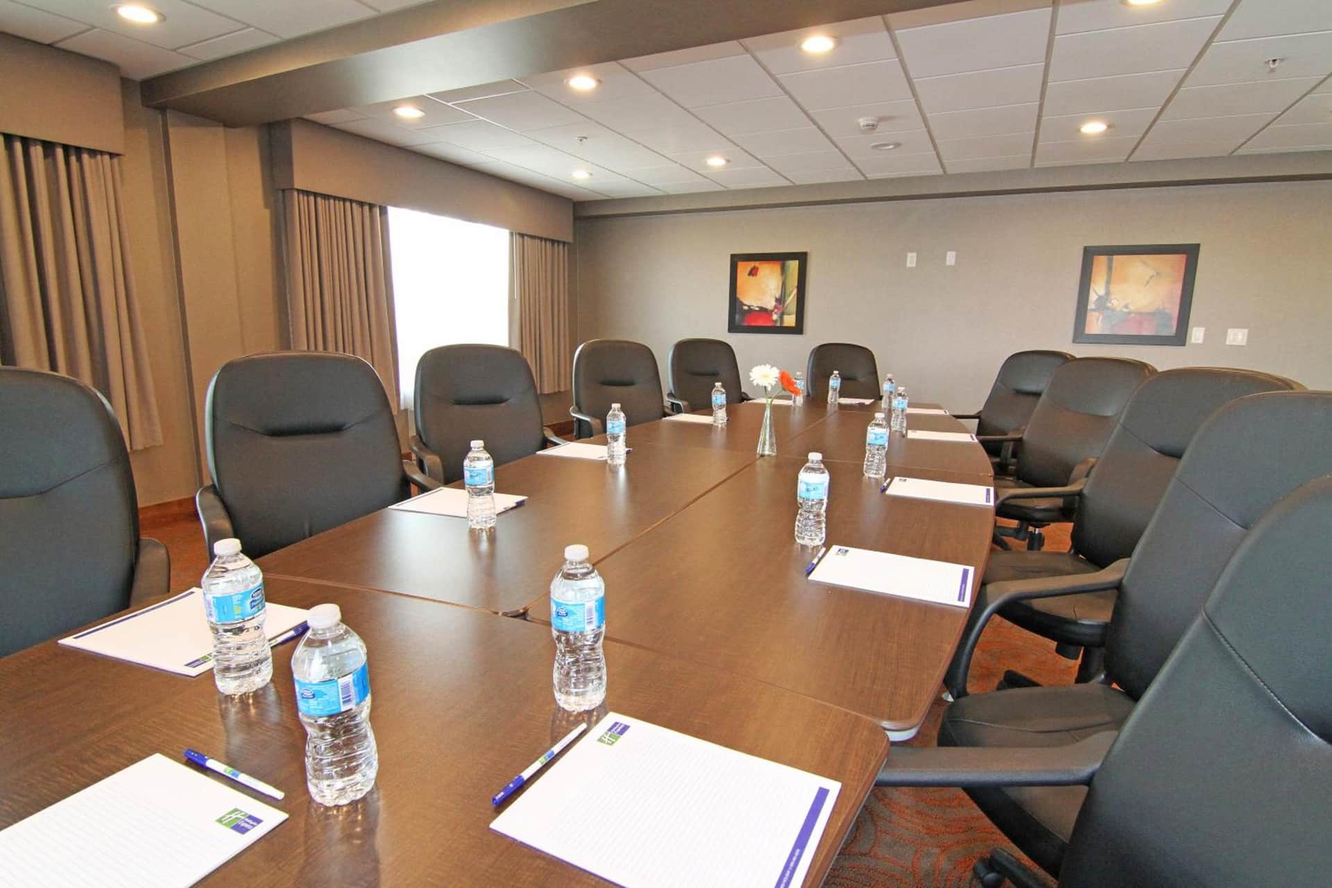 Holiday Inn Express & Suites Calgary University