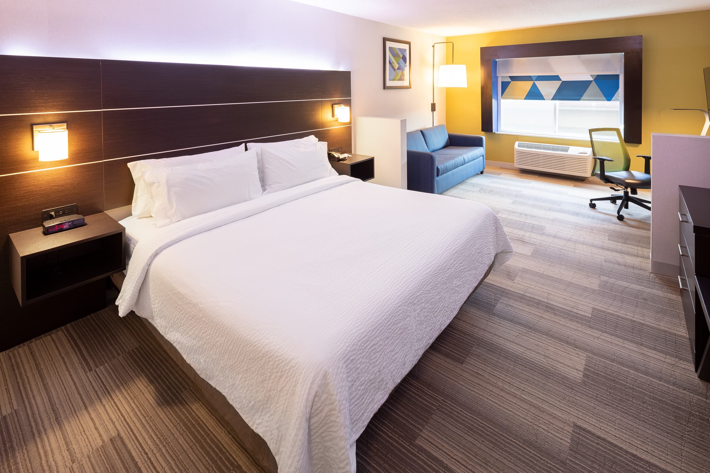 Holiday Inn Express & Suites Chicago West - St Charles