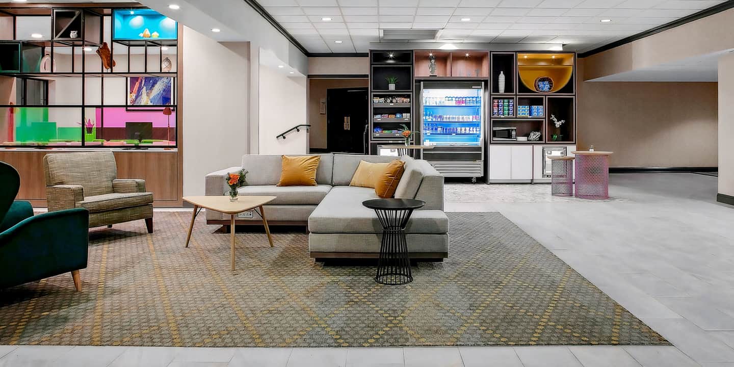 Holiday Inn & Suites Boston Peabody