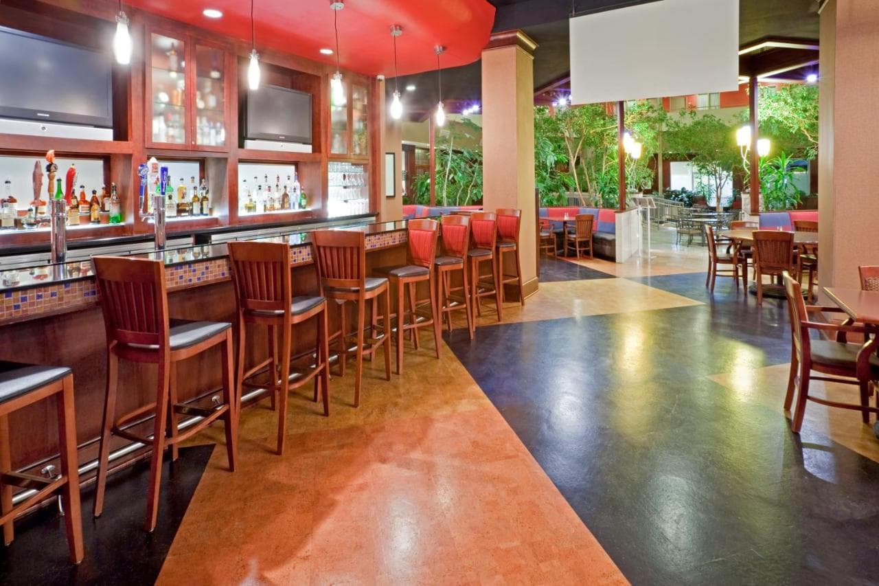 Crowne Plaza Suites Arlington - Ballpark - Stadium