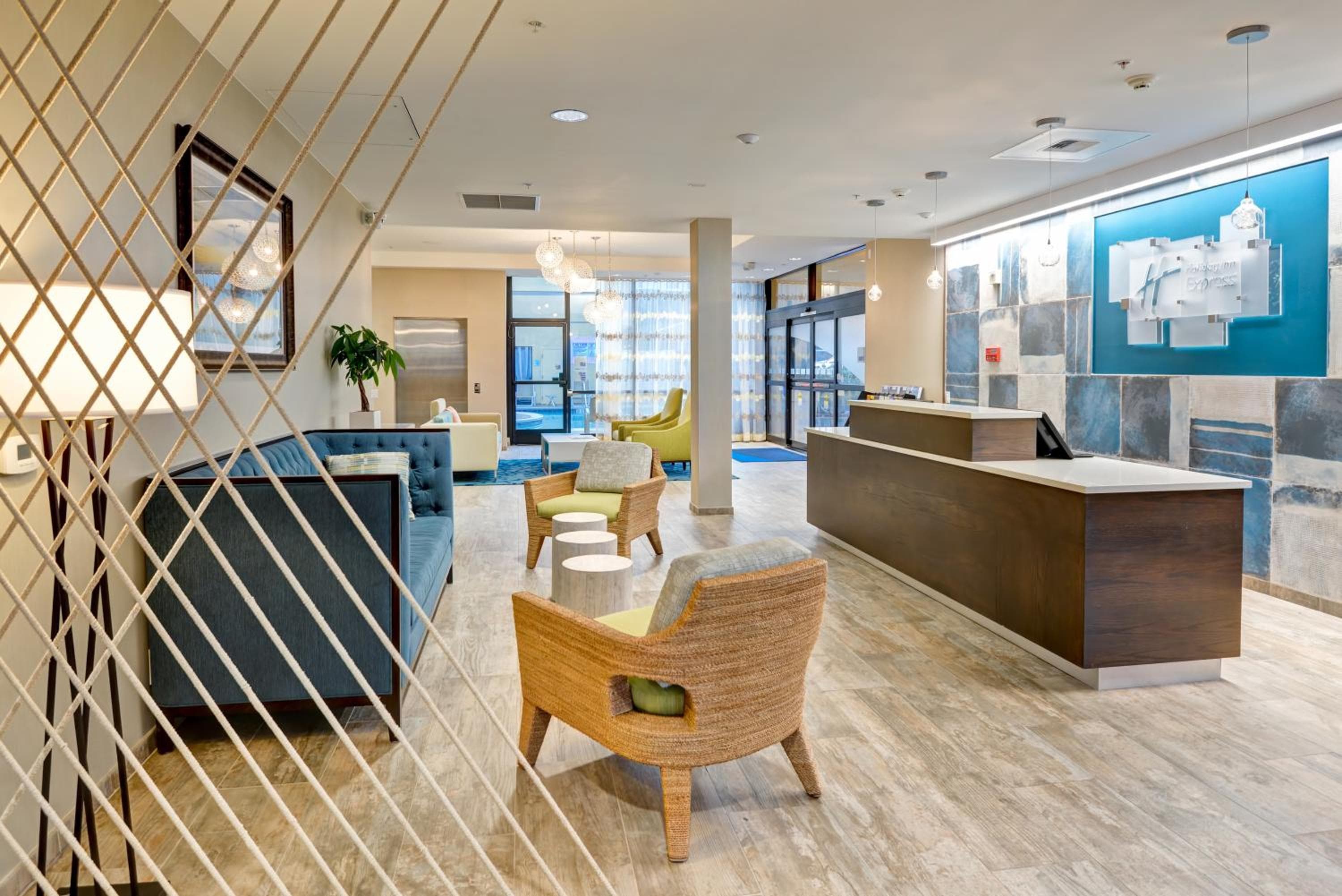 Holiday Inn Express Newport Beach, an IHG Hotel