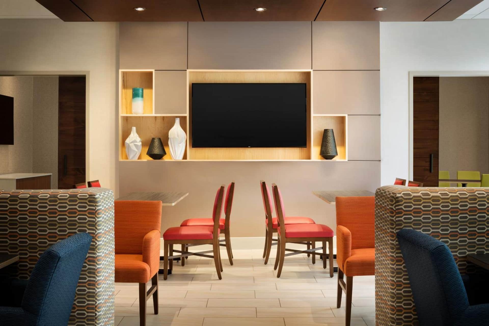 Holiday Inn Express & Suites Calgary Airport Trail NE