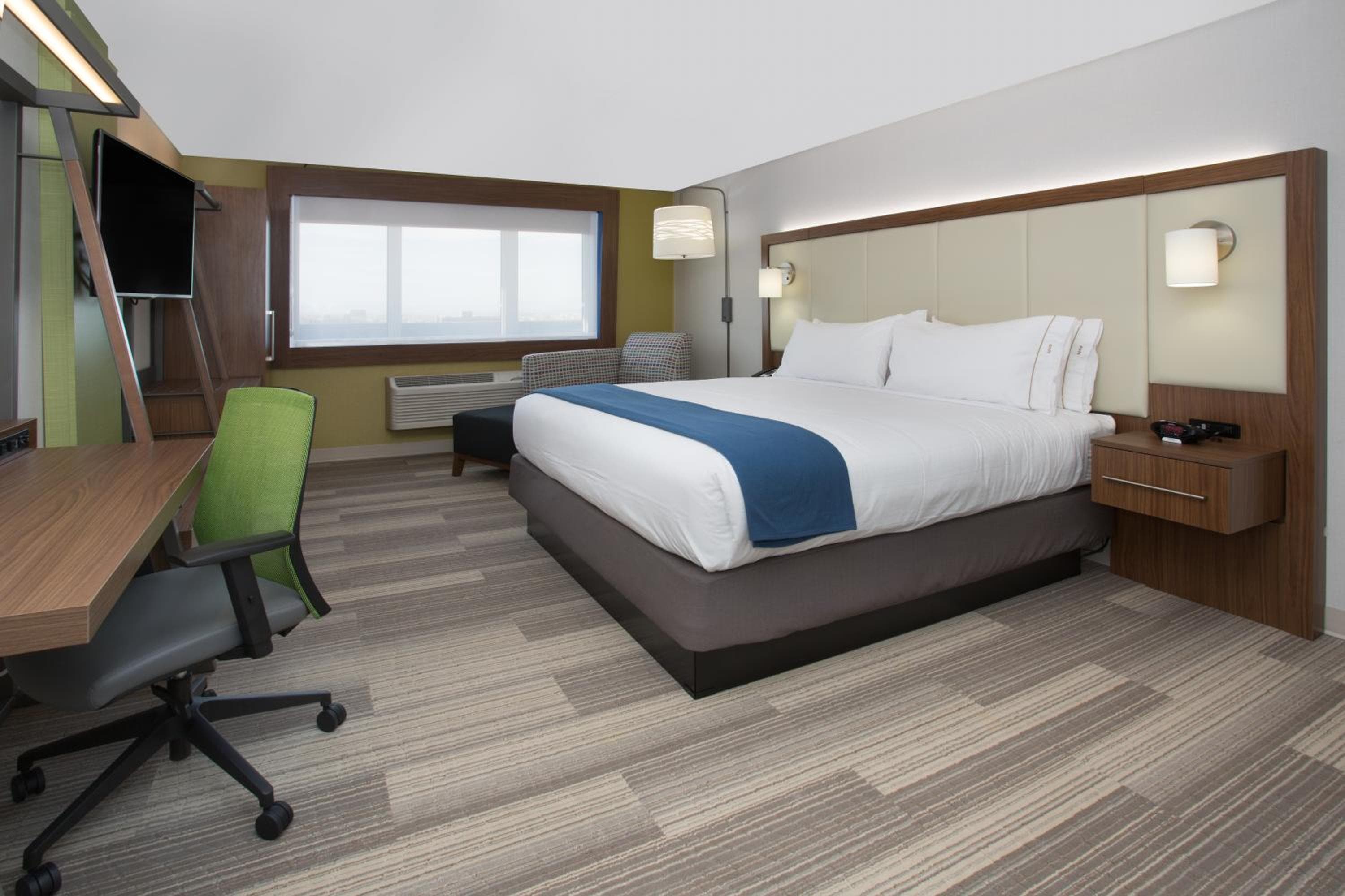 Holiday Inn Express & Suites Calgary Airport Trail NE