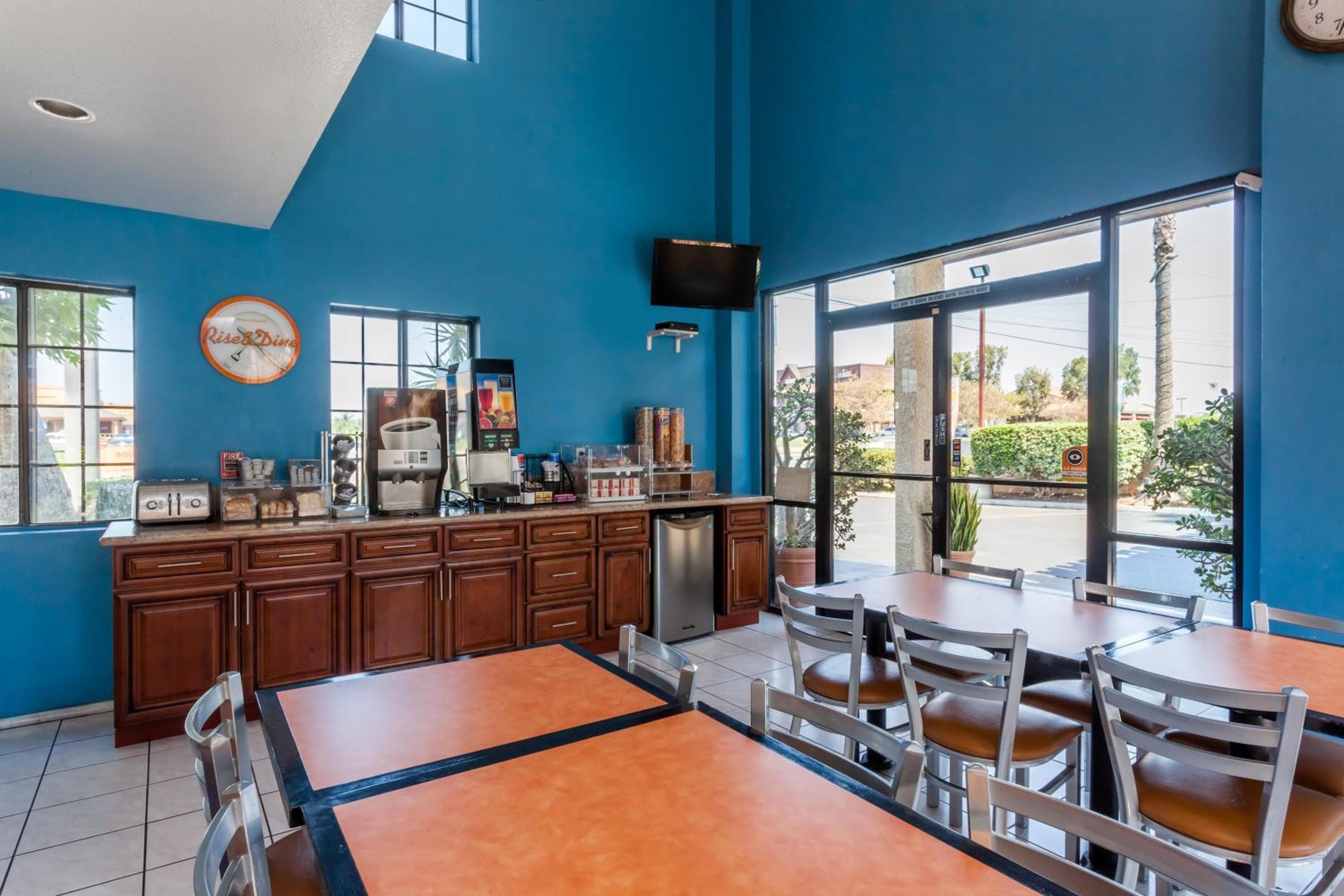 Howard Johnson by Wyndham Norco