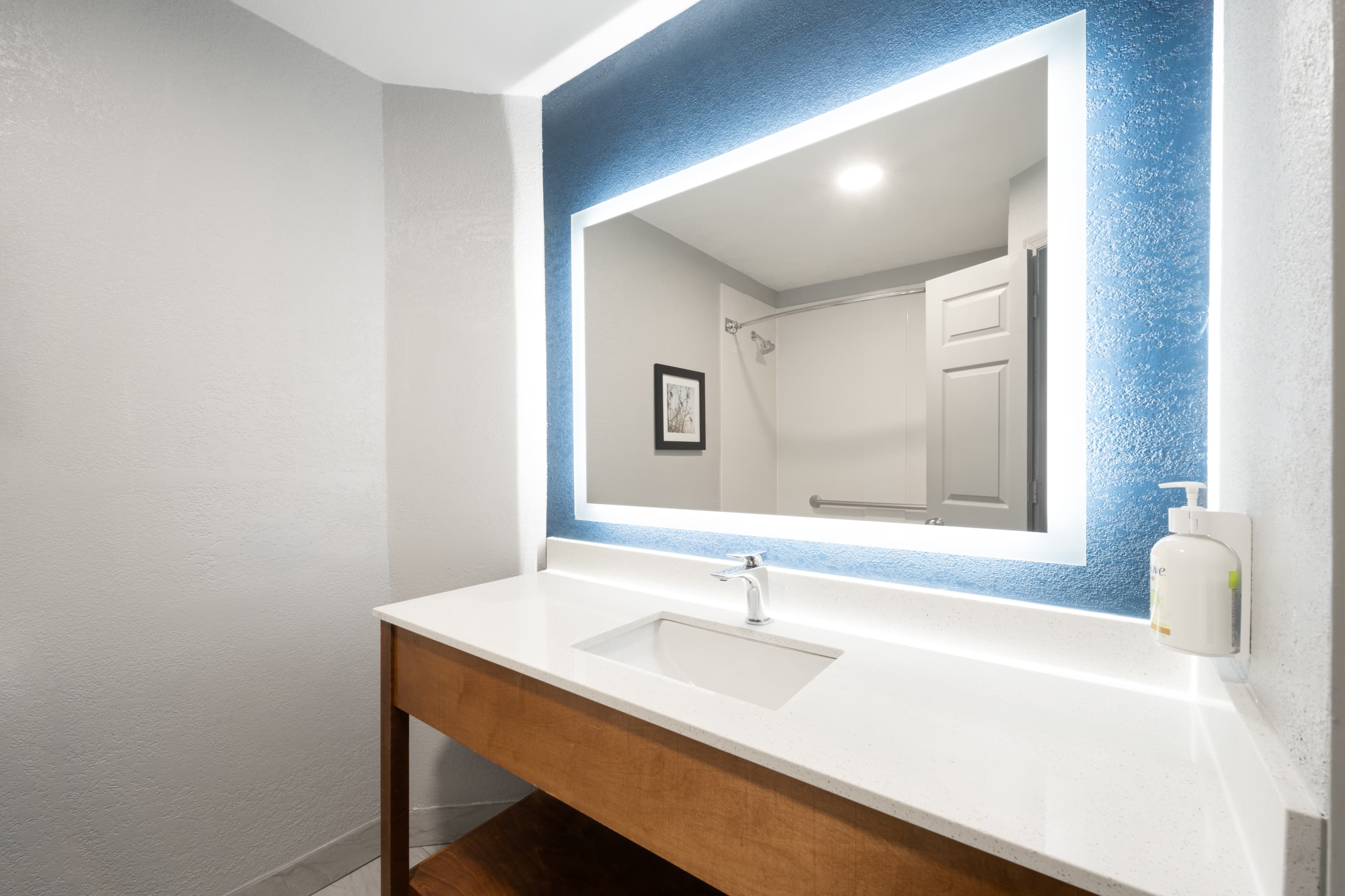 La Quinta Inn & Suites by Wyndham Raleigh Cary