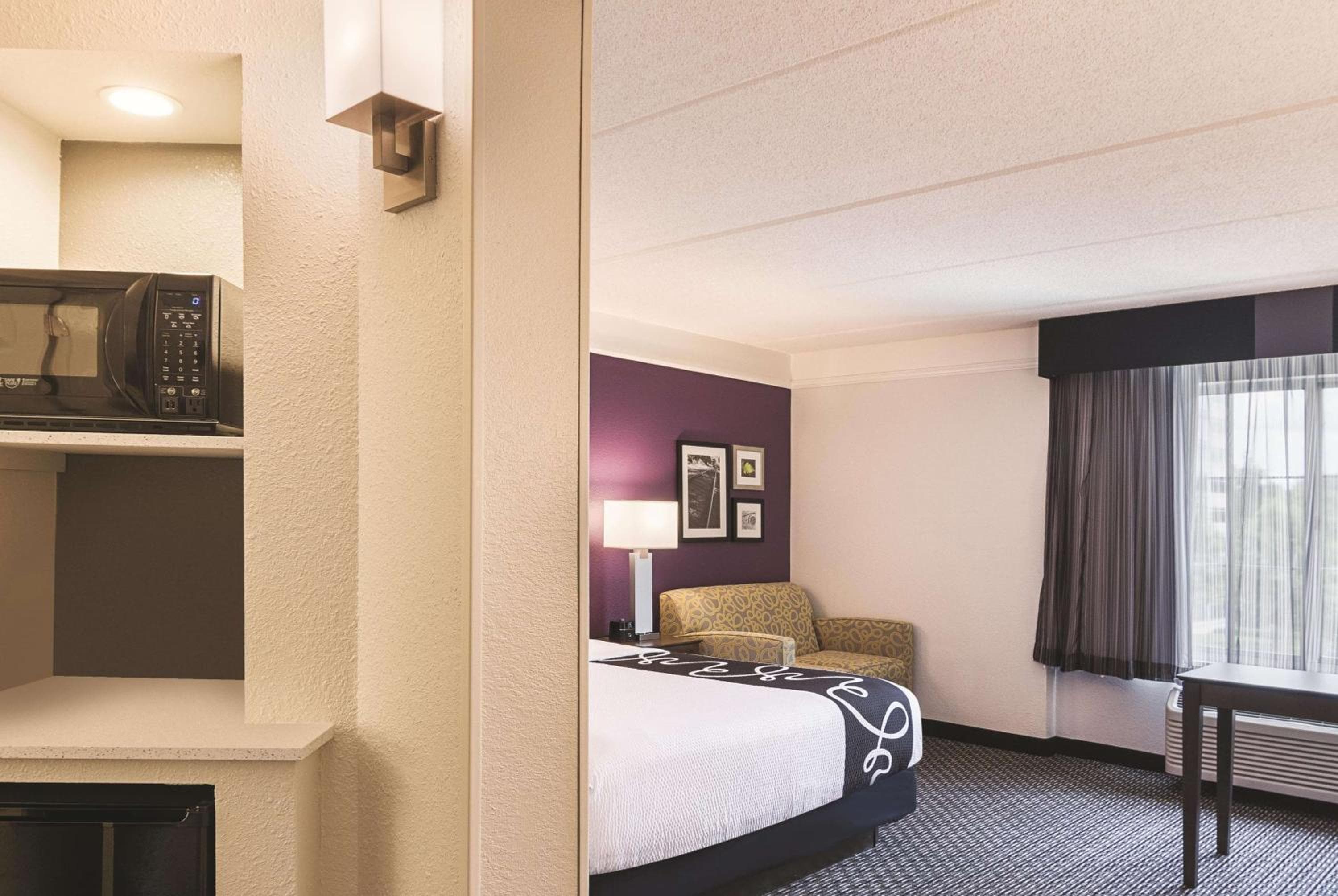 La Quinta Inn and Suites by Wyndham Atlanta Perimeter Medical