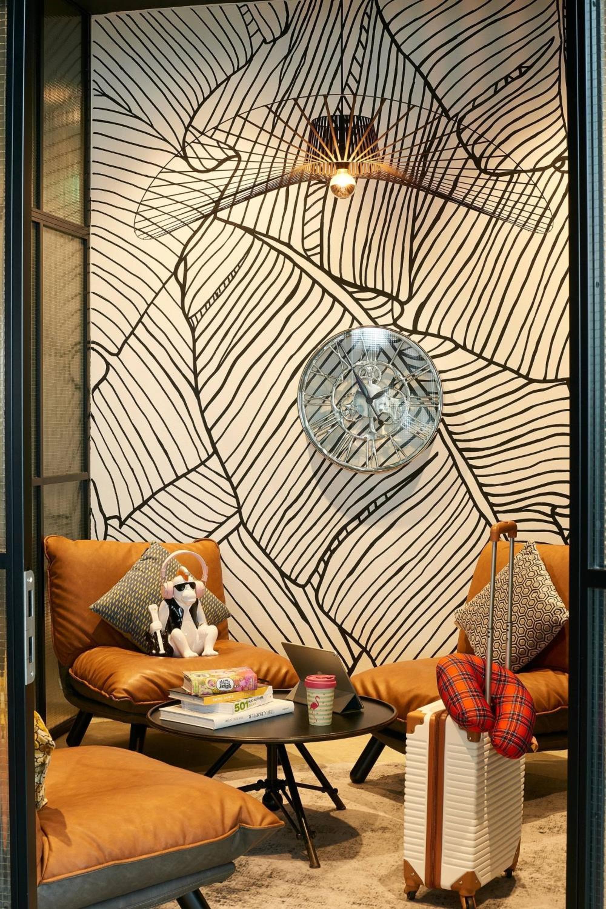 Moxy Edinburgh Airport