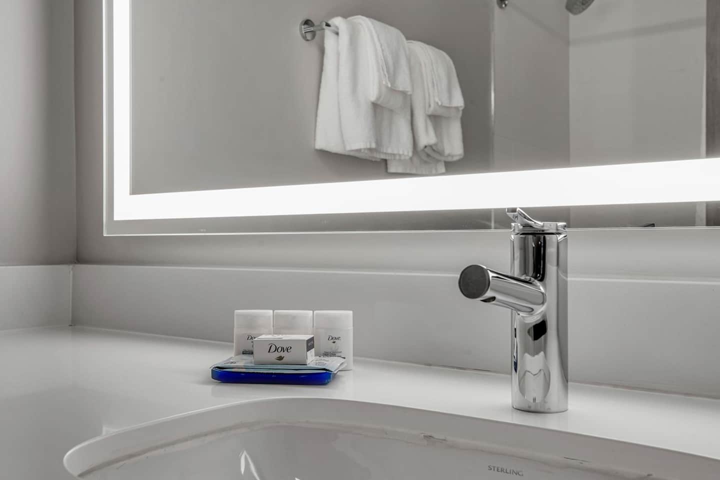 Holiday Inn Express Hotel & Suites Portland - Jantzen Beach, an IHG Hotel