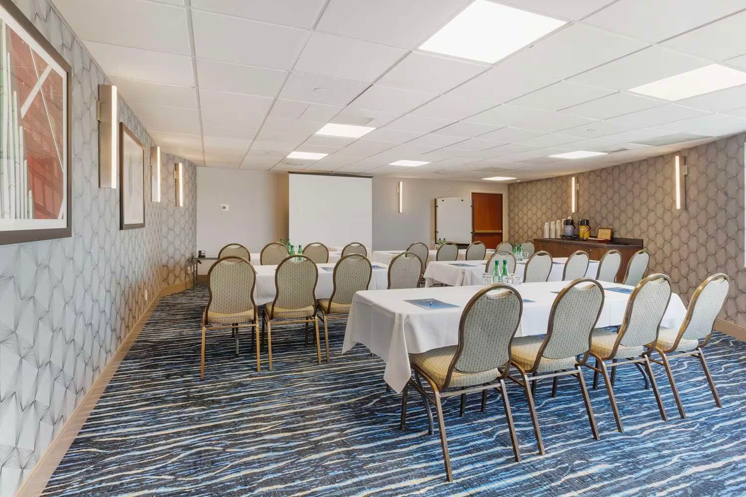 GLō Best Western Mississauga Corporate Centre