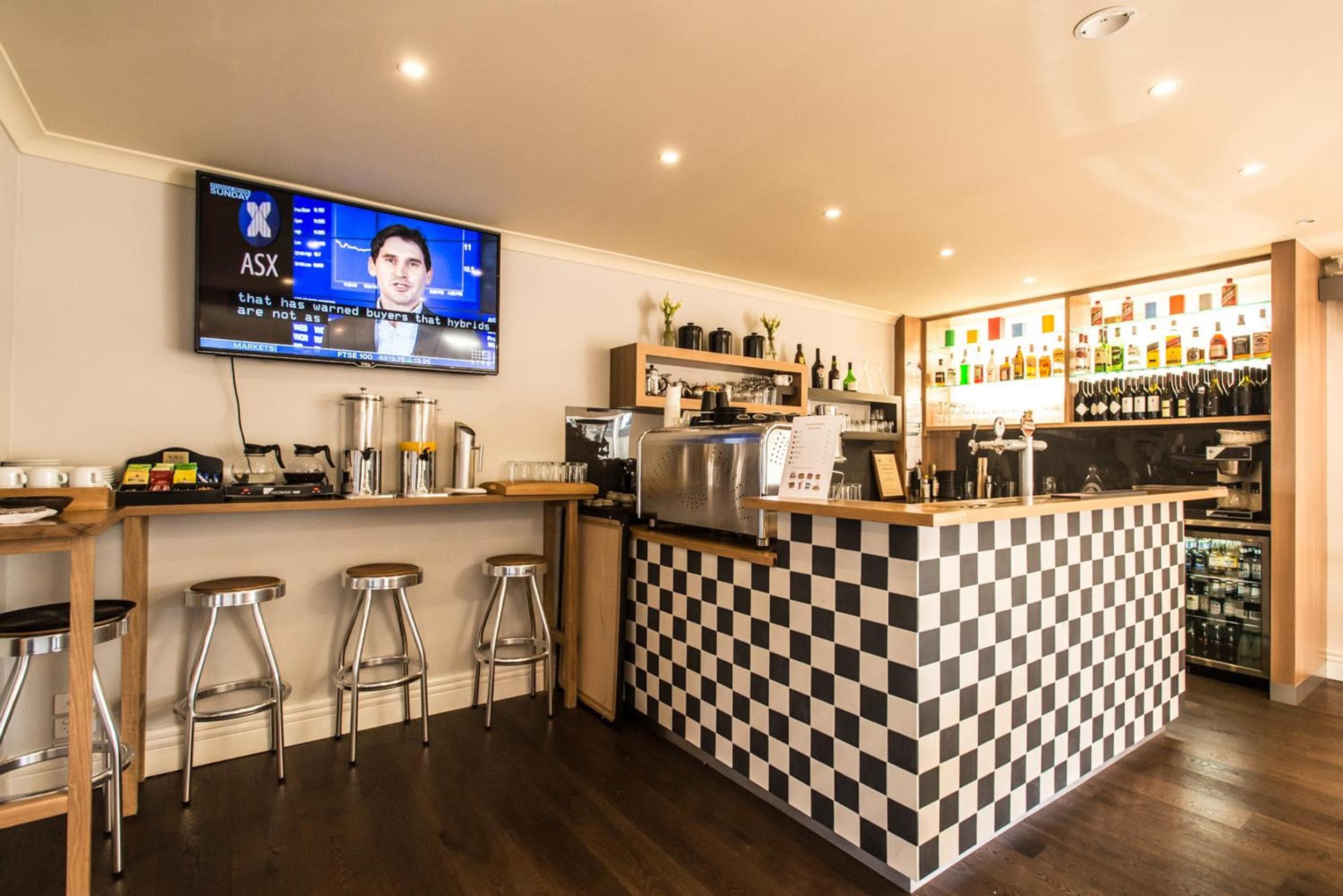 The Waverley International Hotel