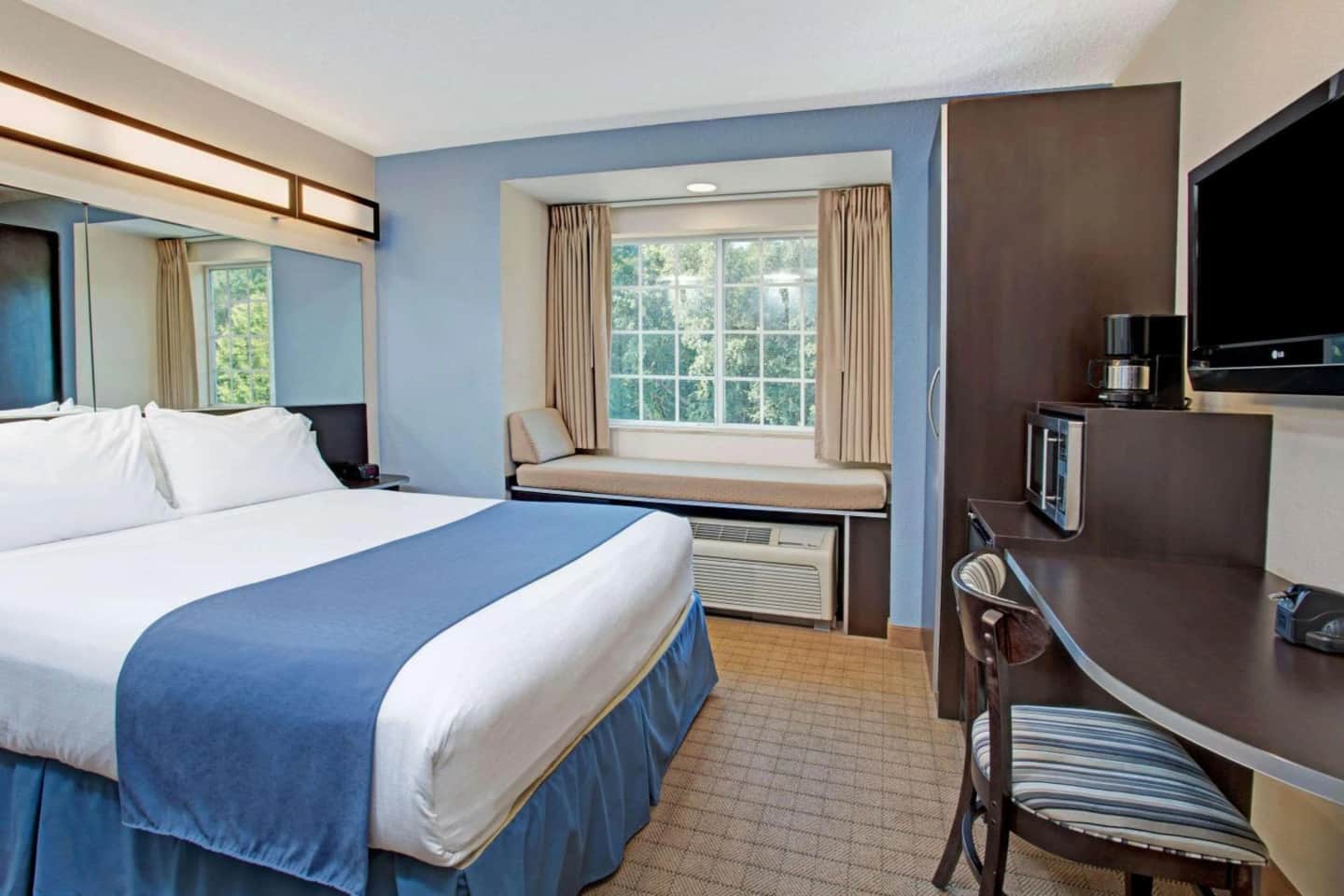 Microtel Inn & Suites by Wyndham Brooksville