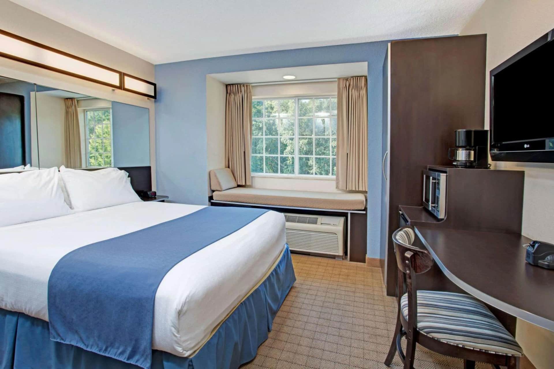 Microtel Inn & Suites by Wyndham Brooksville