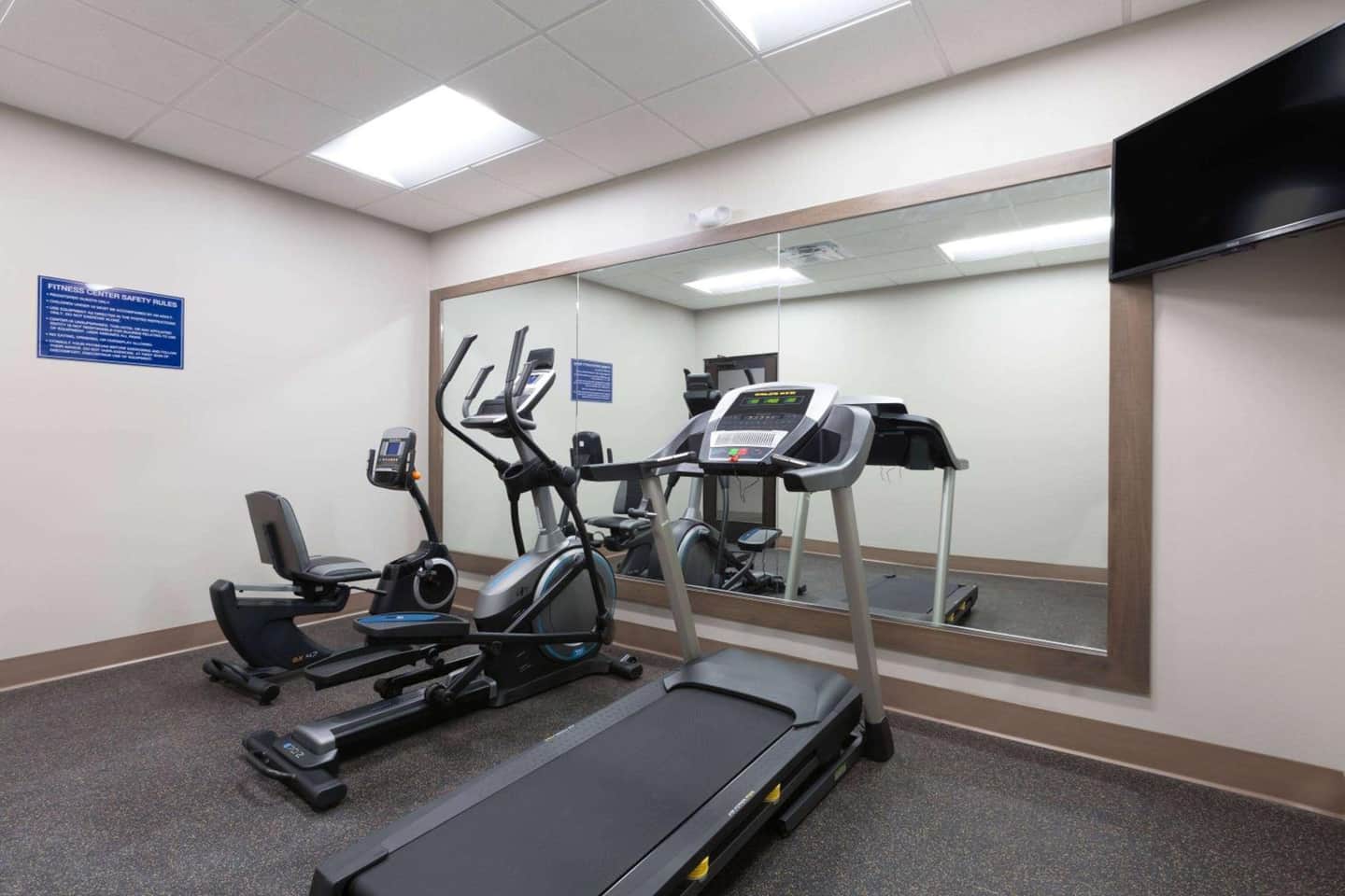 Days Inn & Suites by Wyndham Houston NW Cypress