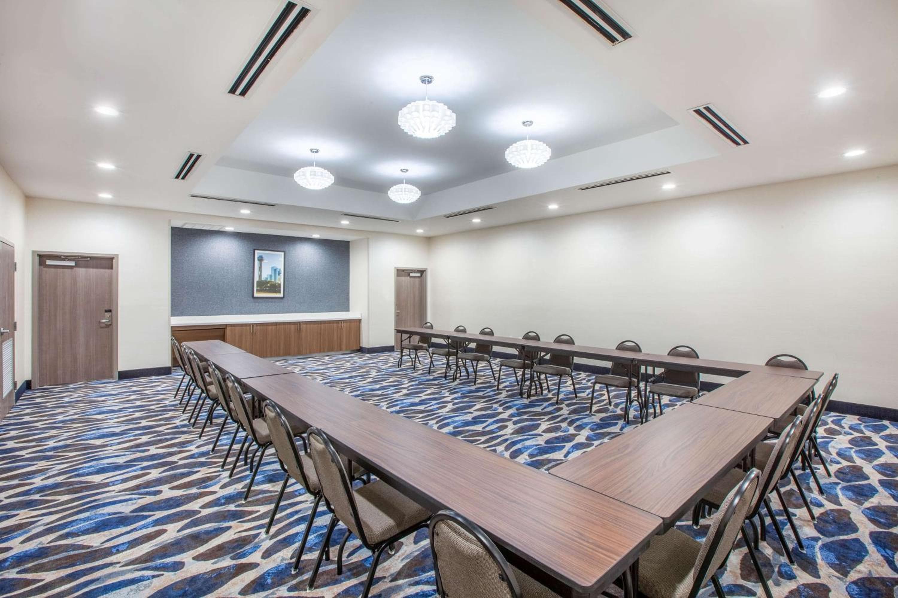 La Quinta Inn & Suites by Wyndham Dallas Duncanville