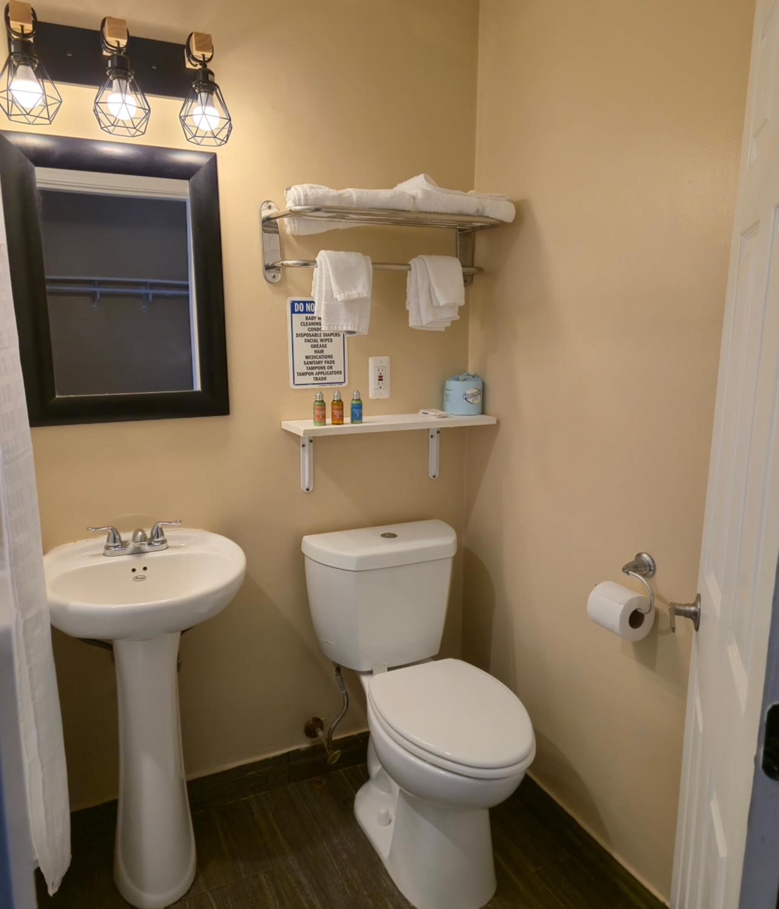 Naahoba Valley Inn & Suites