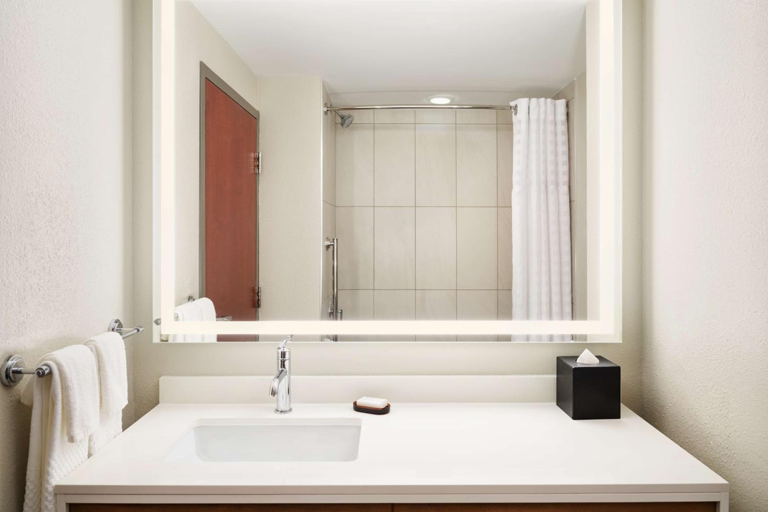 Embassy Suites by Hilton Hampton Convention Center