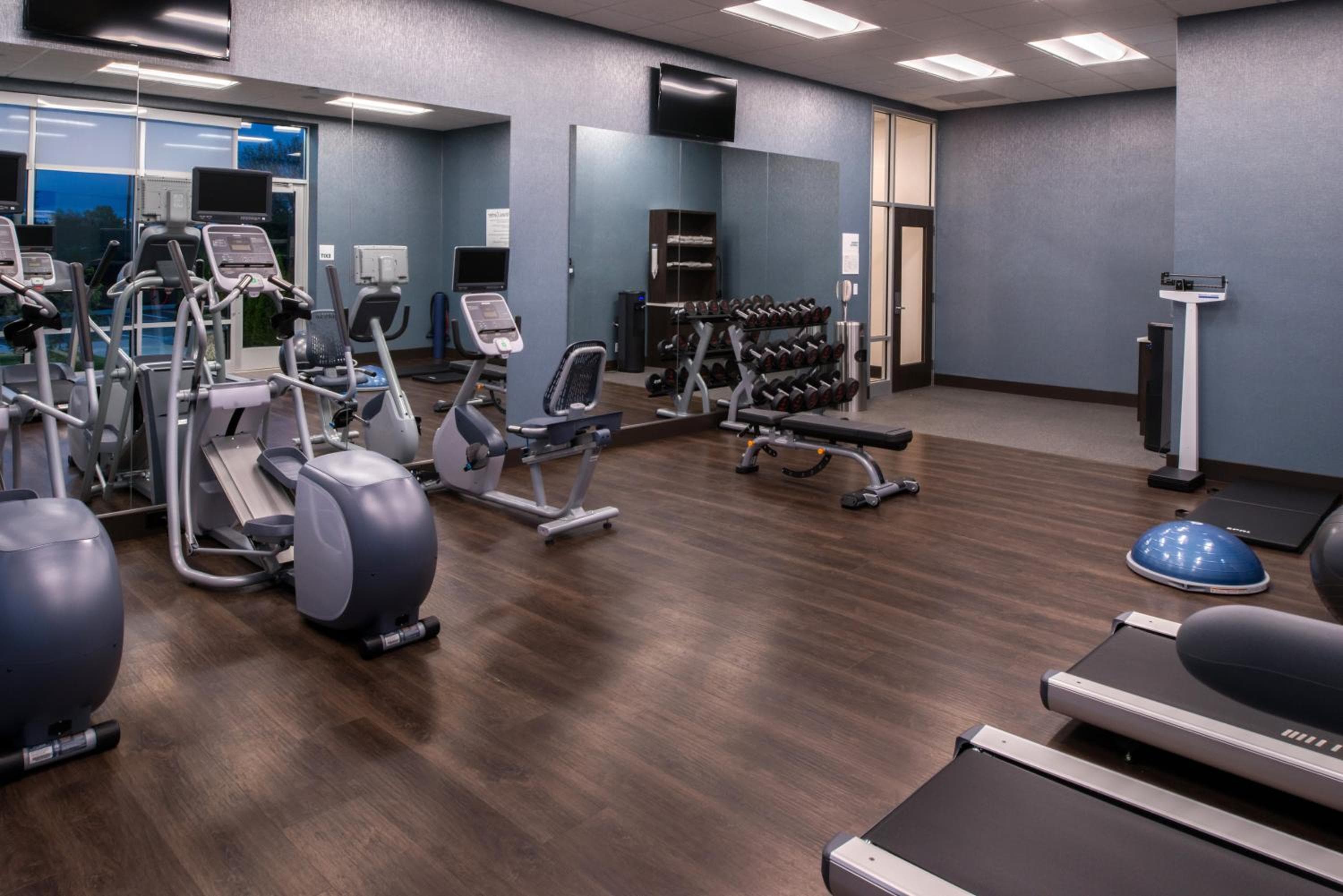 Holiday Inn & Suites Farmington Hills - Detroit NW by IHG