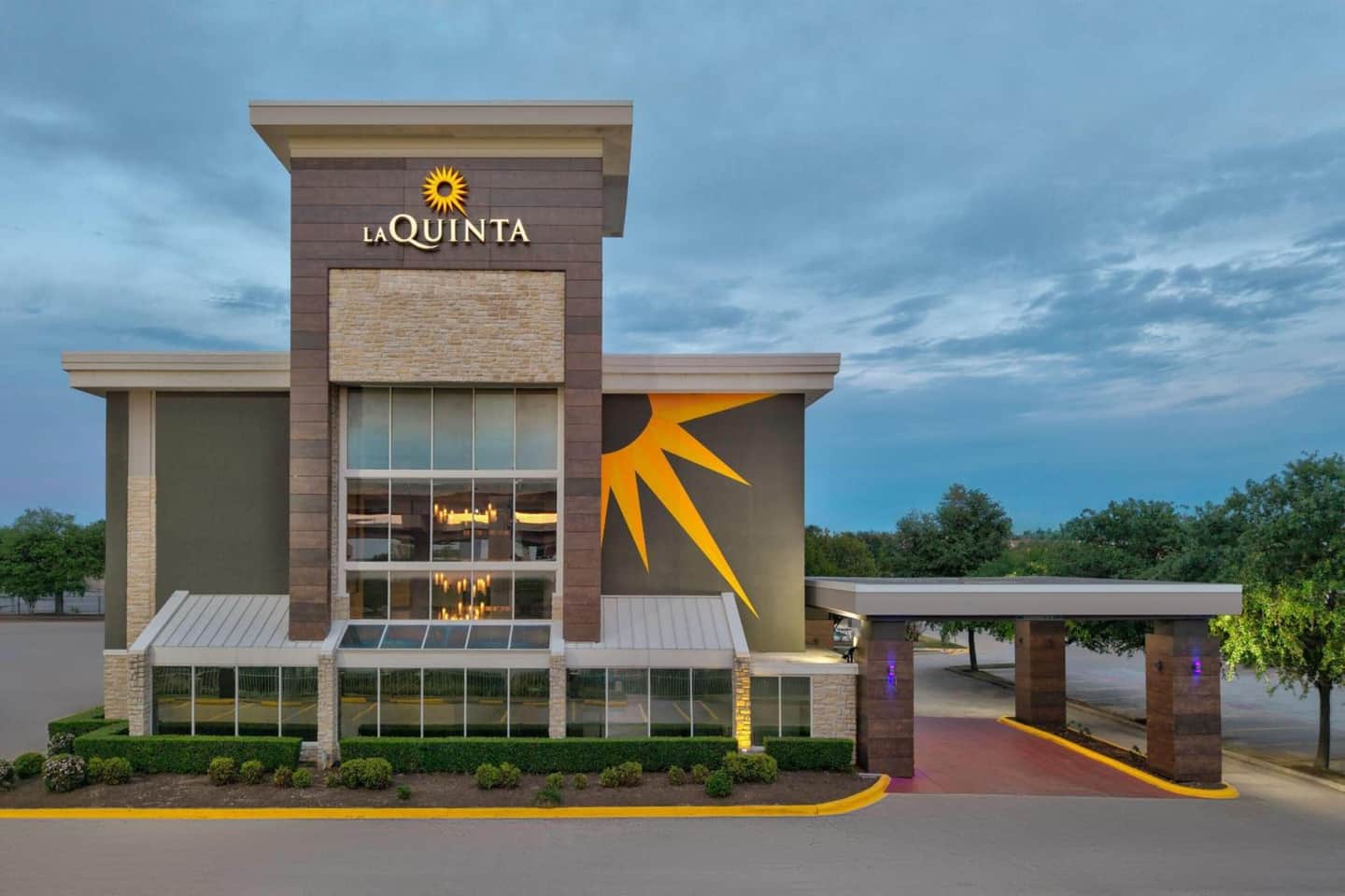 La Quinta by Wyndham Dallas I-35 Walnut Hill Ln