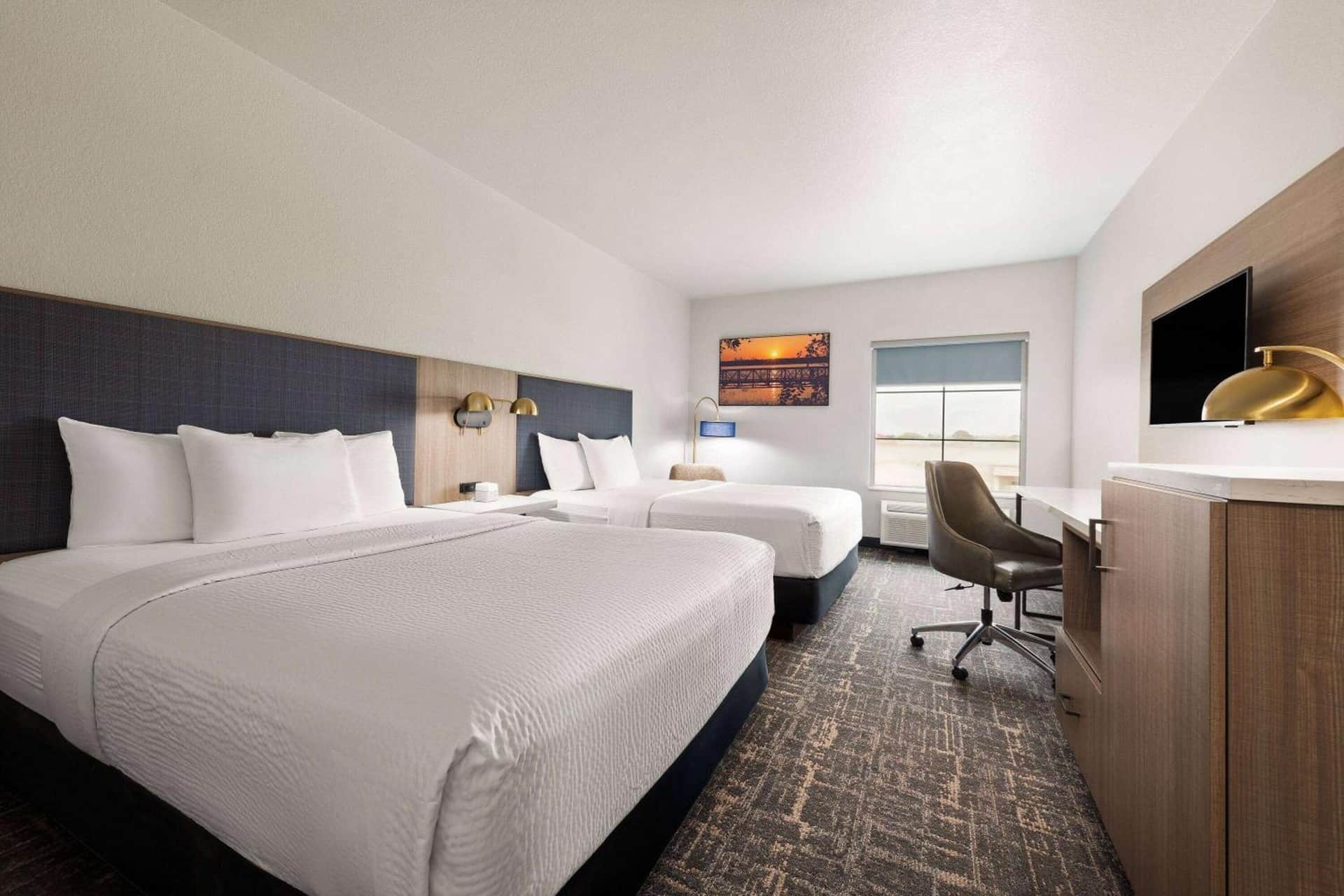 La Quinta Inn & Suites by Wyndham Ft. Worth - Forest Hill TX