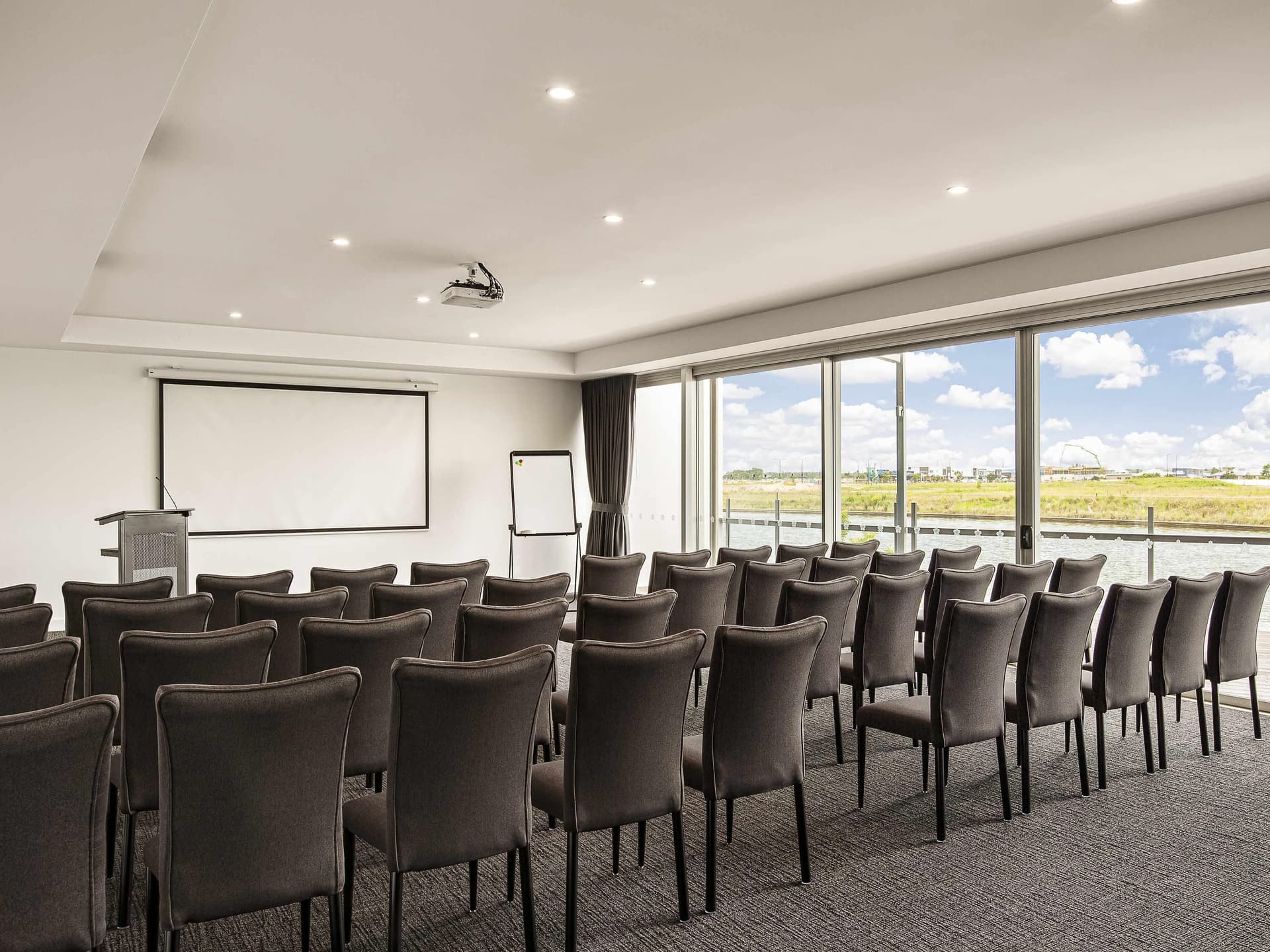 Mercure Sunshine Coast Kawana Waters