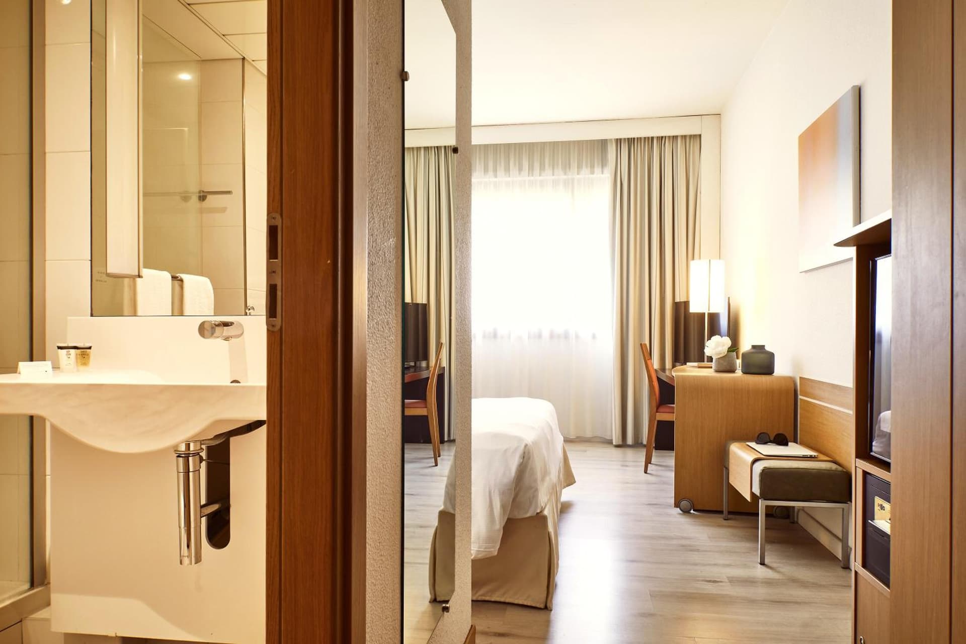 Living Place Hotel