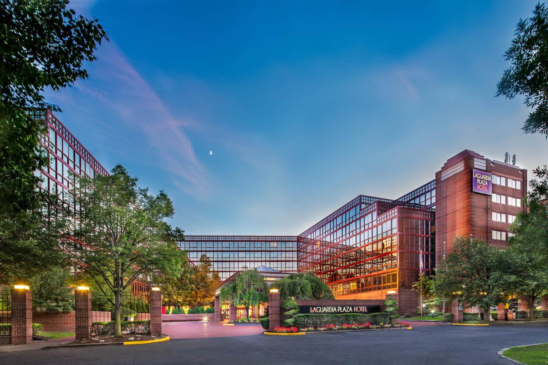 DoubleTree by Hilton New York LaGuardia